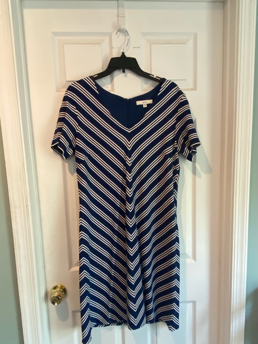 Lark & Ro Blue and White Chevron Short Sleeve V-Neck Midi Dress